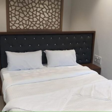 Dukes Plaza Hotel Kalyān Eksteriør billede